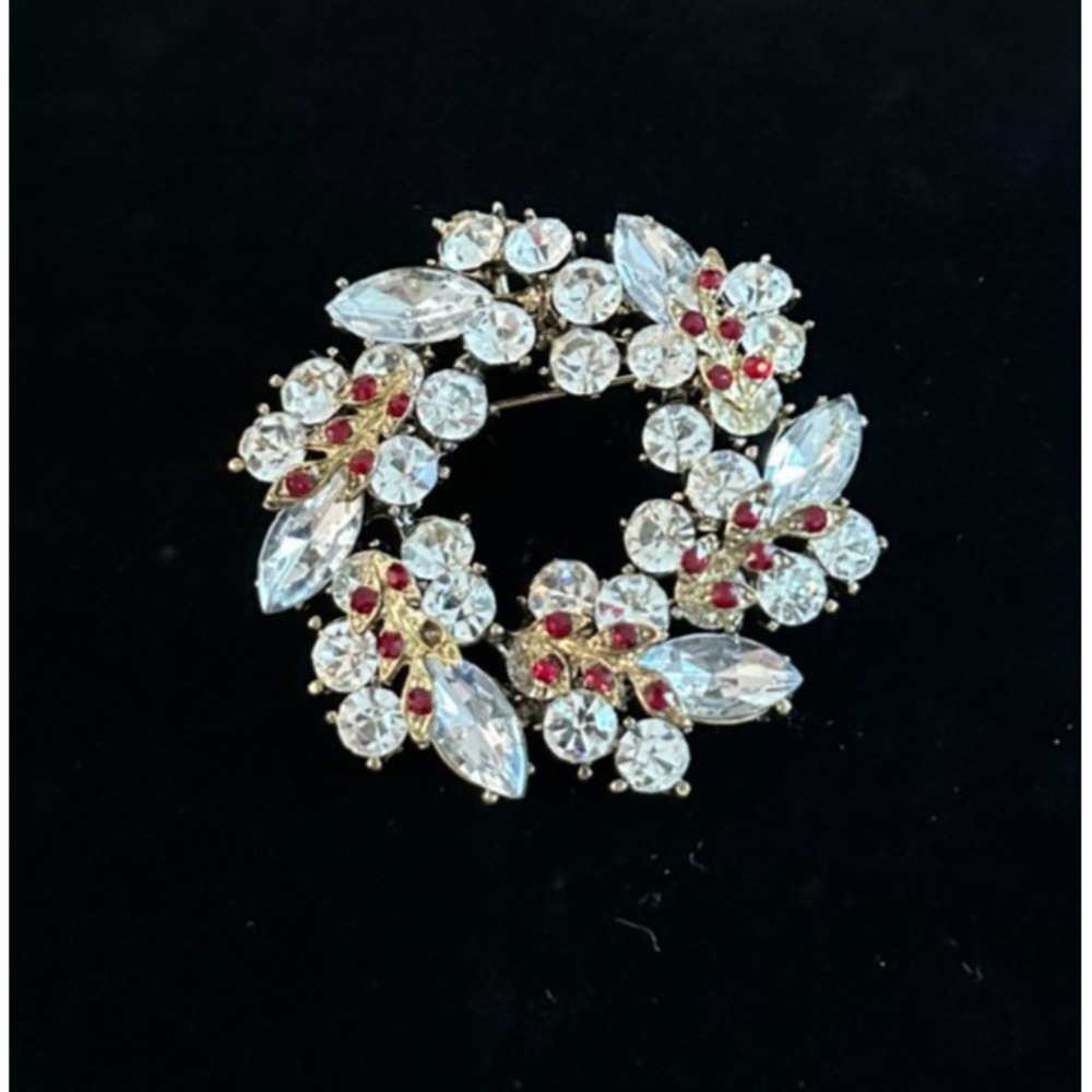 VTG Rhinestone Pin/Brooch Gold Wreath Clear Stones & Gold‎ Leaves Rubies